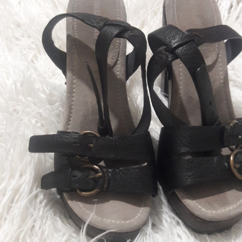 Shoe - Picture 3 of 7